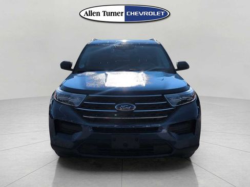 Used 2022 Ford Explorer XLT image 2