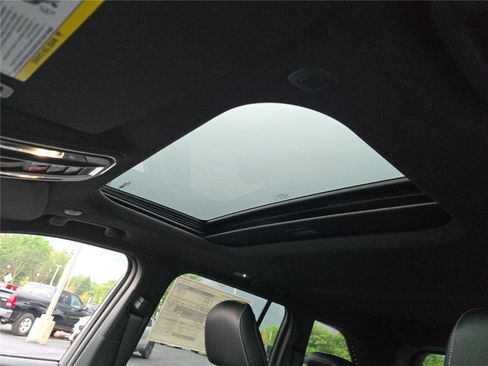 New 2025 Jeep Grand Cherokee Altitude image 28