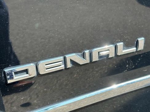 Used 2018 GMC Yukon Denali w/ Open Road Package AWD/4WD image 12