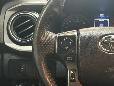 Used 2021 Toyota Tacoma TRD Off-Road w/ TRD Premium Off Road Package AWD/4WD image 14