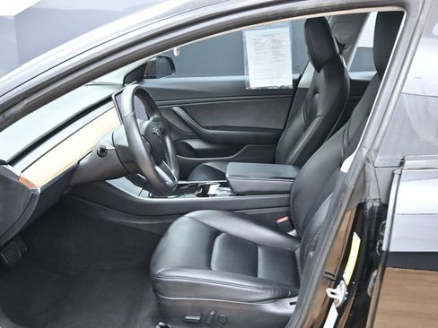 Used 2018 Tesla Model 3 Mid Range RWD image 9