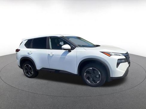 Used 2025 Nissan Rogue SV AWD/4WD image 2