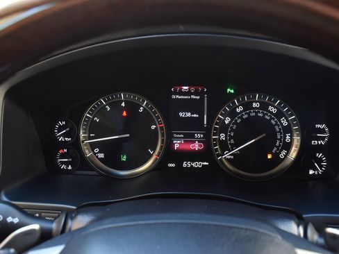 Used 2018 Lexus LX 570 4WD w/ Luxury Package image 32