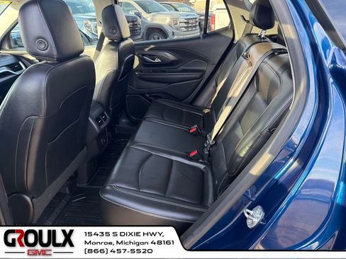 Used 2022 GMC Terrain SLT w/ Tech Package image 24