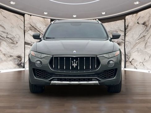 Used 2018 Maserati Levante GranLusso image 2