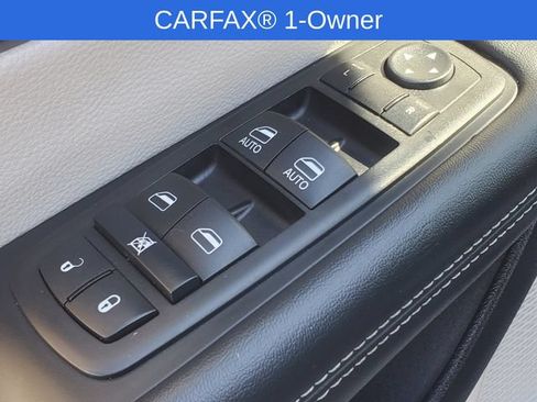 Used 2024 Chrysler Pacifica Touring-L FWD image 10