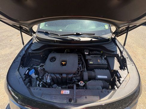 Used 2025 Kia Soul LX w/ LX Technology Package FWD image 30
