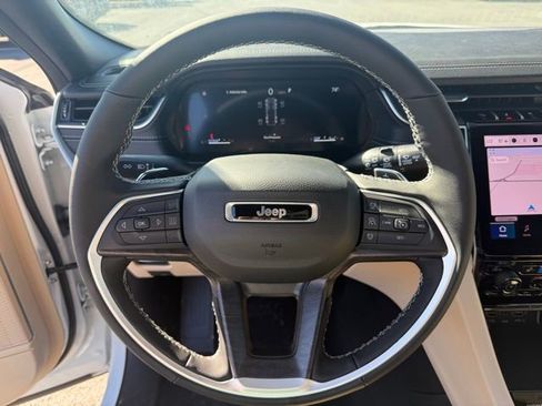 New 2025 Jeep Grand Cherokee Limited w/ Luxury Tech Group II image 16