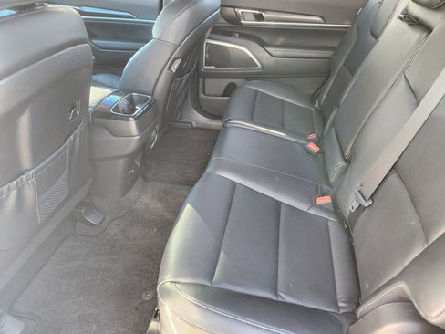 Used 2023 Kia Telluride LX FWD image 28