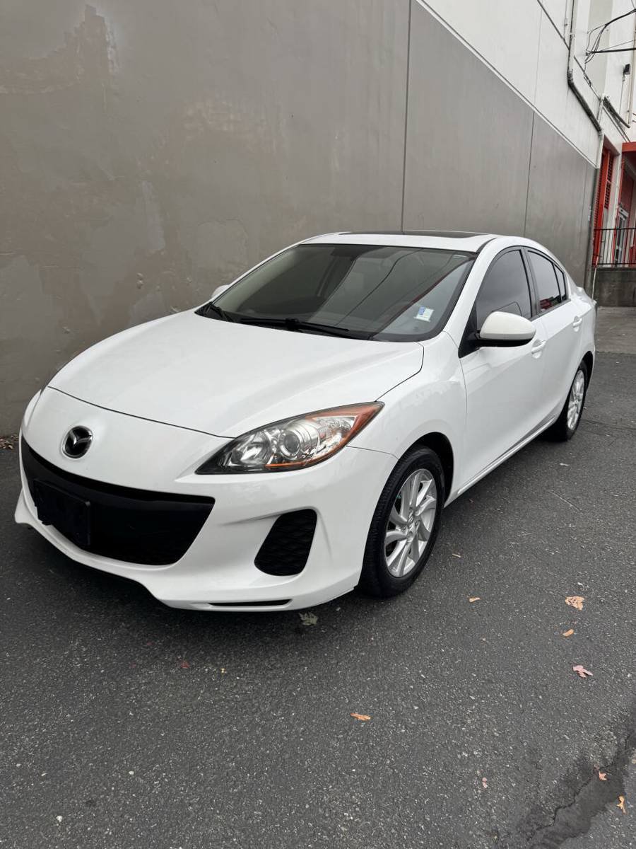 Used 2012 MAZDA MAZDA3 i Touring FWD image 2