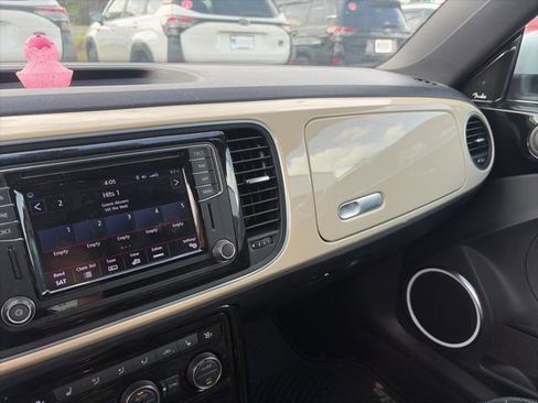 Used 2019 Volkswagen Beetle 2.0T SE FWD image 9