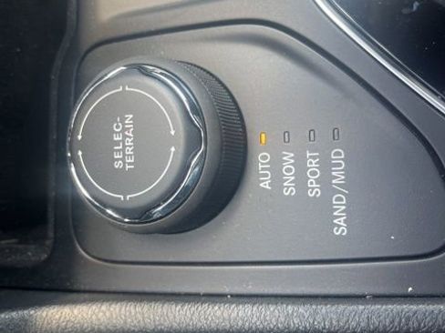 Certified 2022 Jeep Cherokee Limited w/ Elite Package image 28