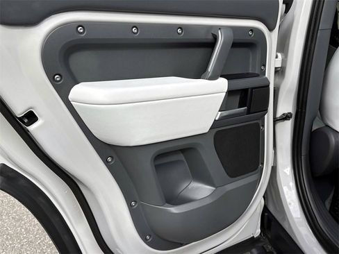 New 2026 Land Rover Defender 110 X-Dynamic SE image 12