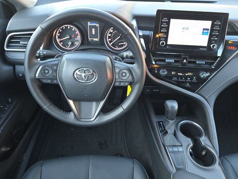 Used 2024 Toyota Camry SE image 11