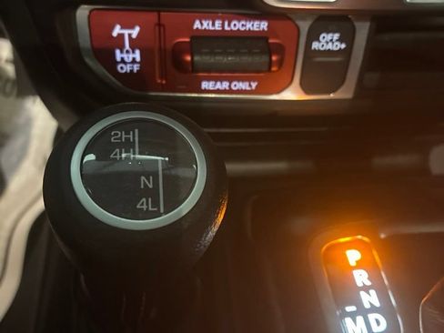 Used 2023 Jeep Gladiator Mojave w/ Cold Weather Group AWD/4WD image 35