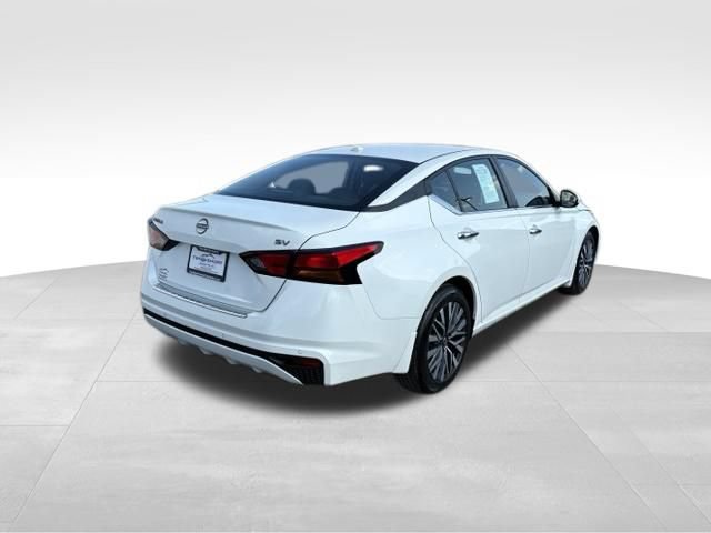 Used 2023 Nissan Altima 2.5 SV FWD image 2