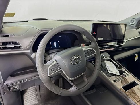 New 2026 Toyota Sienna Platinum AWD/4WD image 9