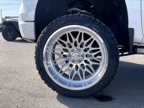 Used 2023 Chevrolet Silverado 1500 High Country w/ High Country Premium Package image 2