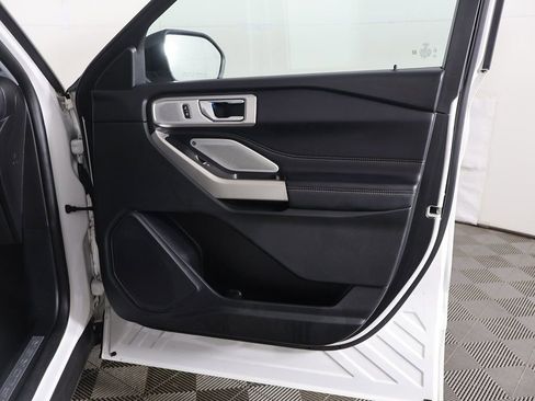 Used 2022 Ford Explorer Limited w/ Limited Technology Package AWD/4WD image 29