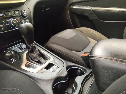 Used 2016 Jeep Cherokee Sport w/ Cold Weather Group AWD/4WD image 26