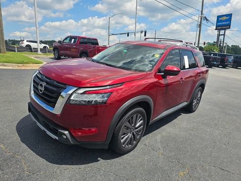 Used 2023 Nissan Pathfinder SL w/ SL Premium Package FWD image 4