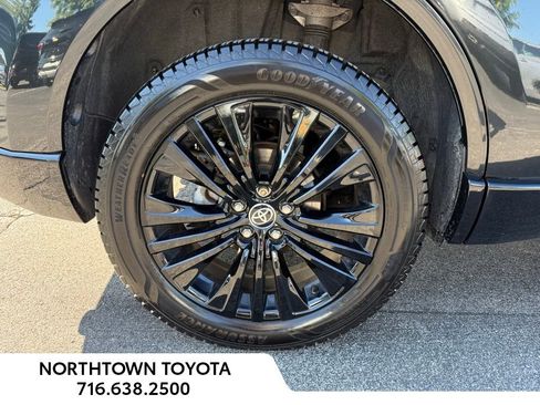 Used 2024 Toyota Venza Nightshade image 27