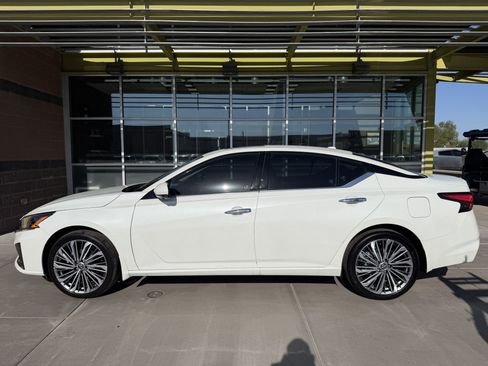 Used 2025 Nissan Altima 2.5 SL AWD/4WD image 7