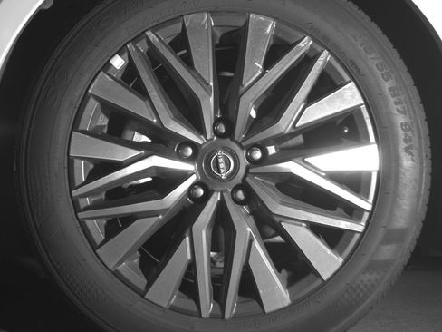 Used 2025 Nissan Altima 2.5 SV FWD image 12