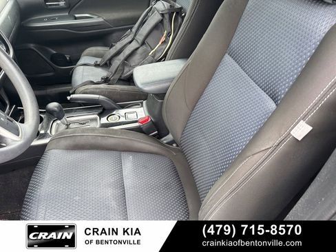 Used 2018 Mitsubishi Outlander ES AWD/4WD image 14