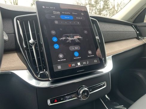 Certified 2025 Volvo XC90 B5 Plus image 22