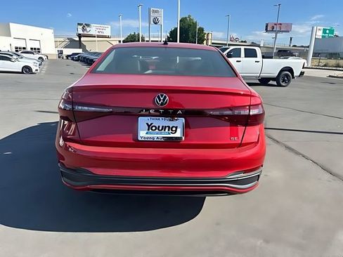 Used 2026 Volkswagen Jetta SE FWD image 4