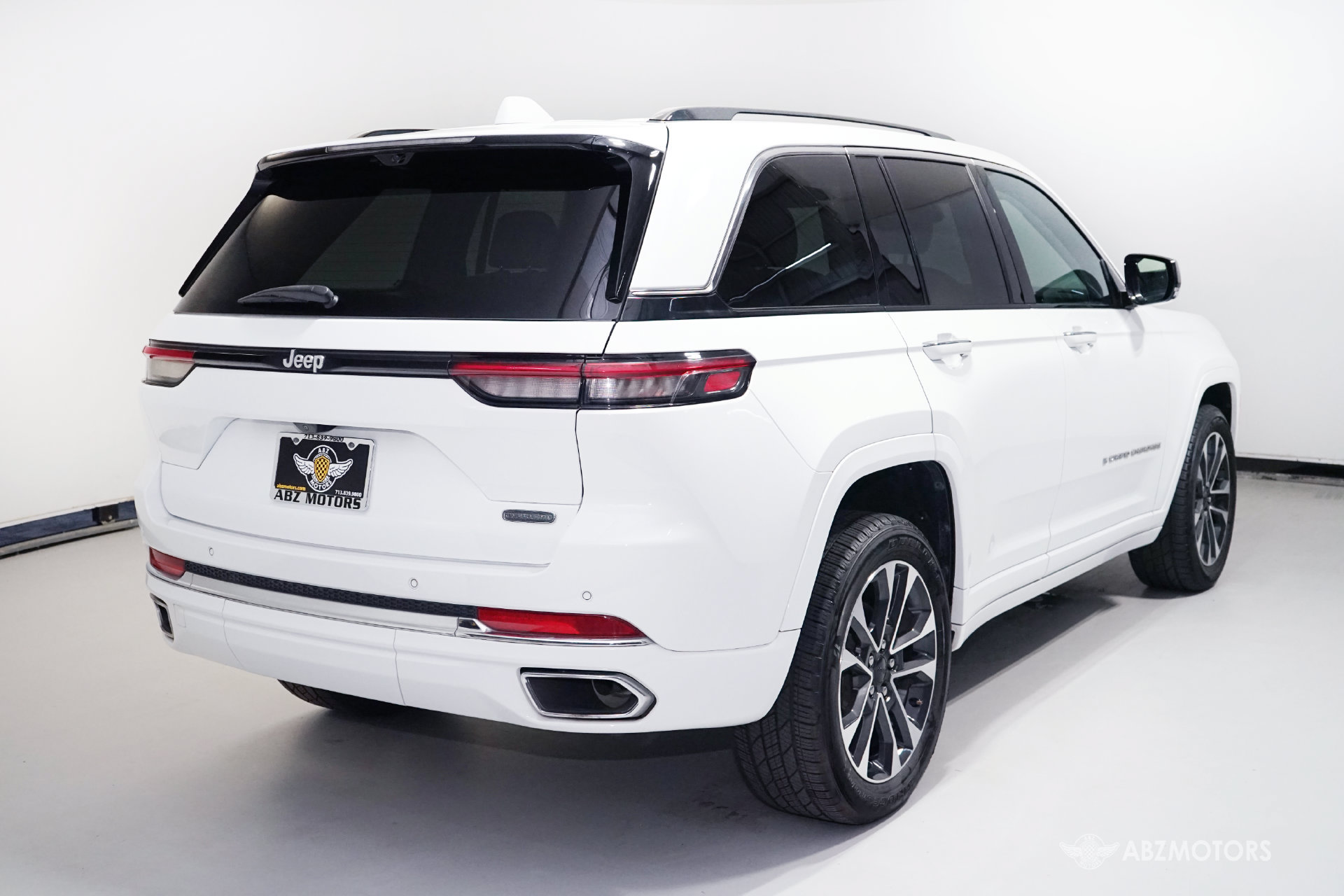 Used 2022 Jeep Grand Cherokee Overland w/ Luxury Tech Group IV RWD image 5