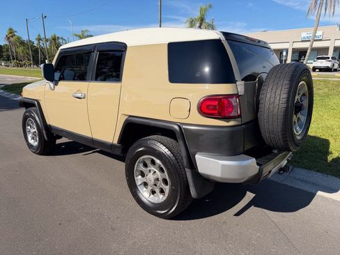 Used 2011 Toyota FJ Cruiser 4WD w/ Upgrade Pkg image 3