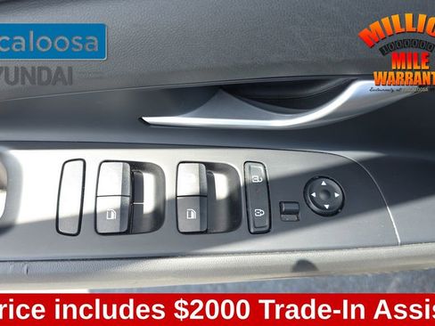 Used 2025 Hyundai Elantra SEL FWD image 13