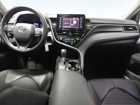 Used 2024 Toyota Camry SE image 11