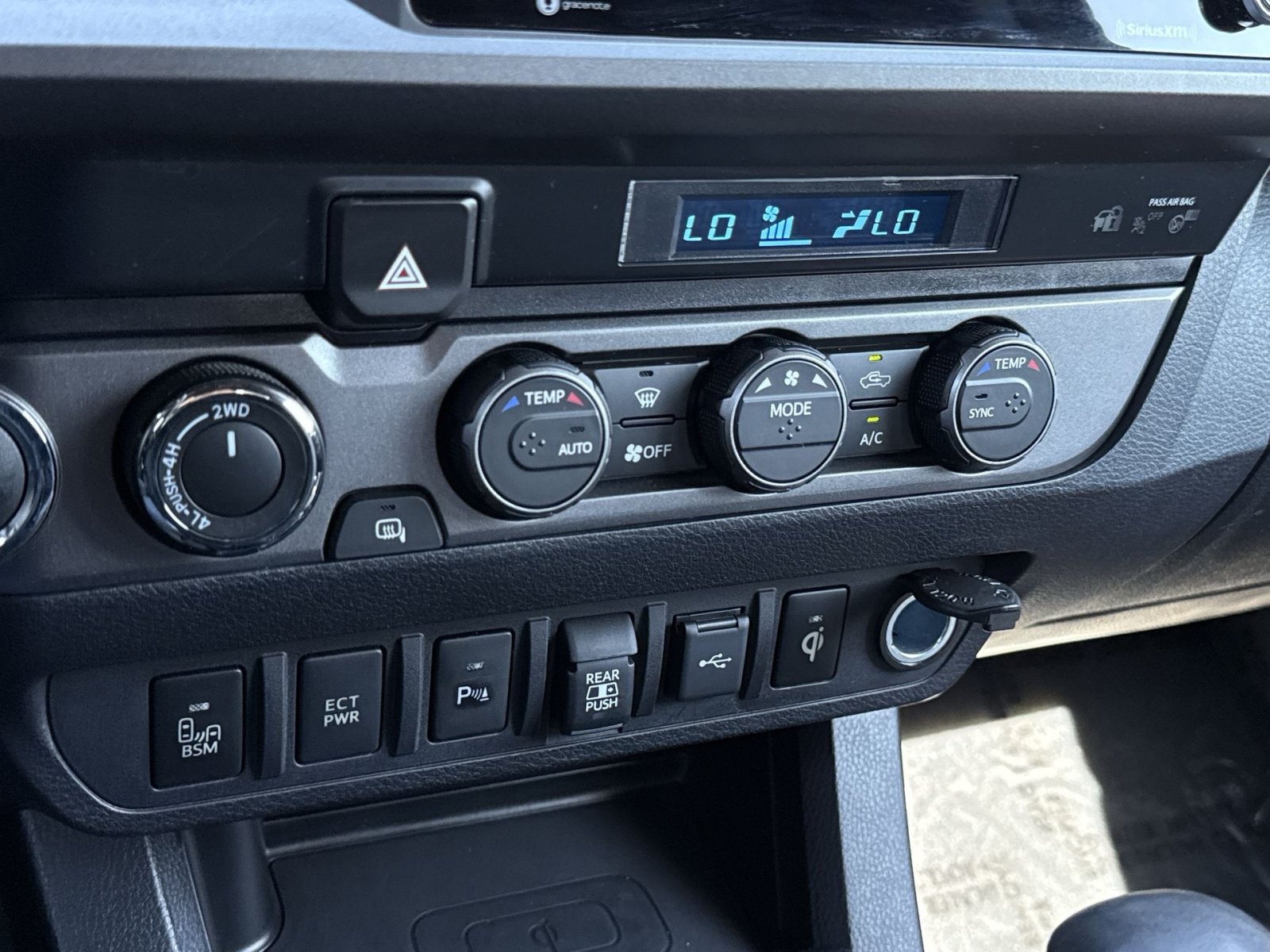 Used 2021 Toyota Tacoma TRD Off-Road w/ Technology Package AWD/4WD image 20