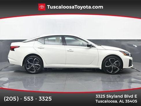 Used 2025 Nissan Altima 2.5 SR AWD/4WD image 1