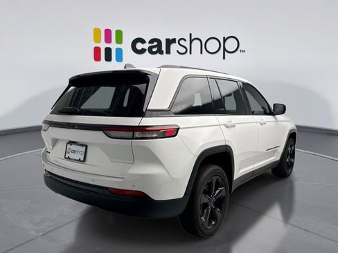 Used 2024 Jeep Grand Cherokee Altitude AWD/4WD image 5