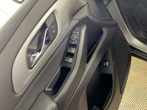 Used 2023 Chevrolet Traverse LT image 26