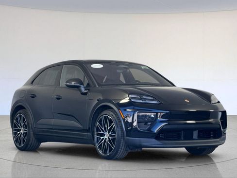 Certified 2025 Porsche Macan 4 Electric AWD/4WD image 10
