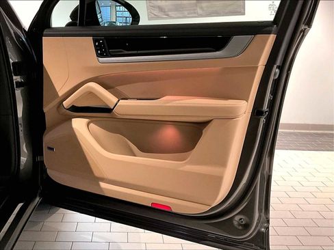 New 2026 Porsche Cayenne E-Hybrid image 24