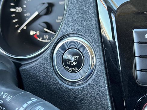 Used 2019 Nissan Rogue SV image 17