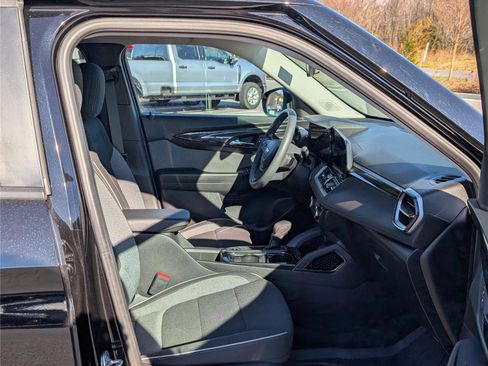 Used 2025 Chevrolet TrailBlazer LT image 10