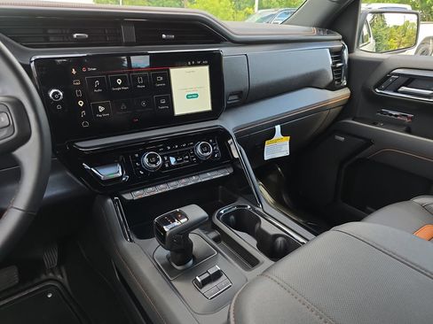 Used 2025 GMC Sierra 1500 AT4 w/ AT4 Premium Package AWD/4WD image 22