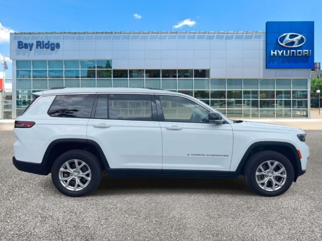 Used 2023 Jeep Grand Cherokee L Limited AWD/4WD image 5