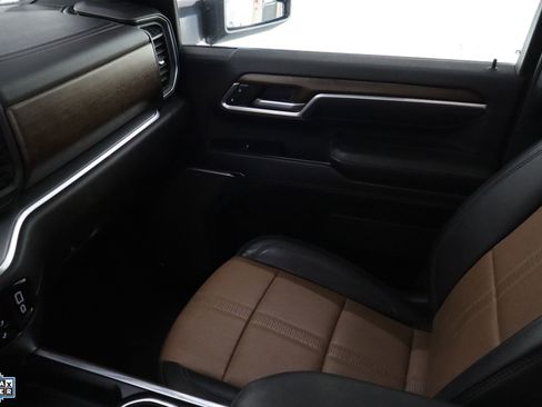 Used 2024 Chevrolet Silverado 3500 High Country w/ High Country Premium Package image 24