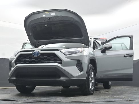 Used 2022 Toyota RAV4 XLE AWD/4WD image 40