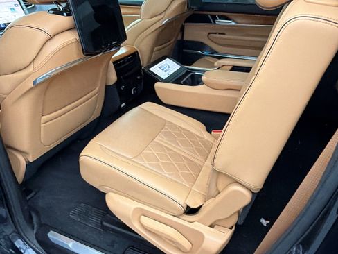 Used 2025 Jeep Grand Wagoneer Series III w/ Rear Seat Video Group 1 AWD/4WD image 24