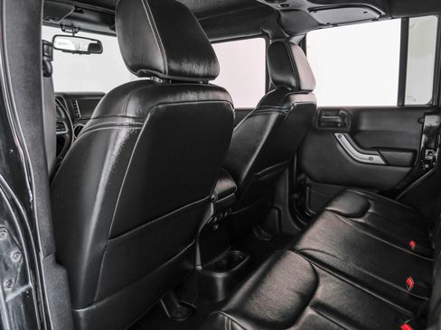 Used 2016 Jeep Wrangler Unlimited Rubicon image 33