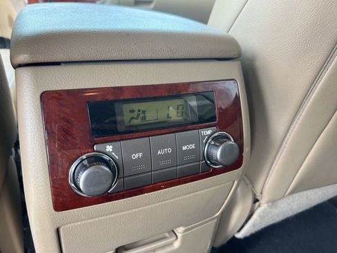 Used 2011 Toyota Highlander Limited w/ Tow Pkg image 12